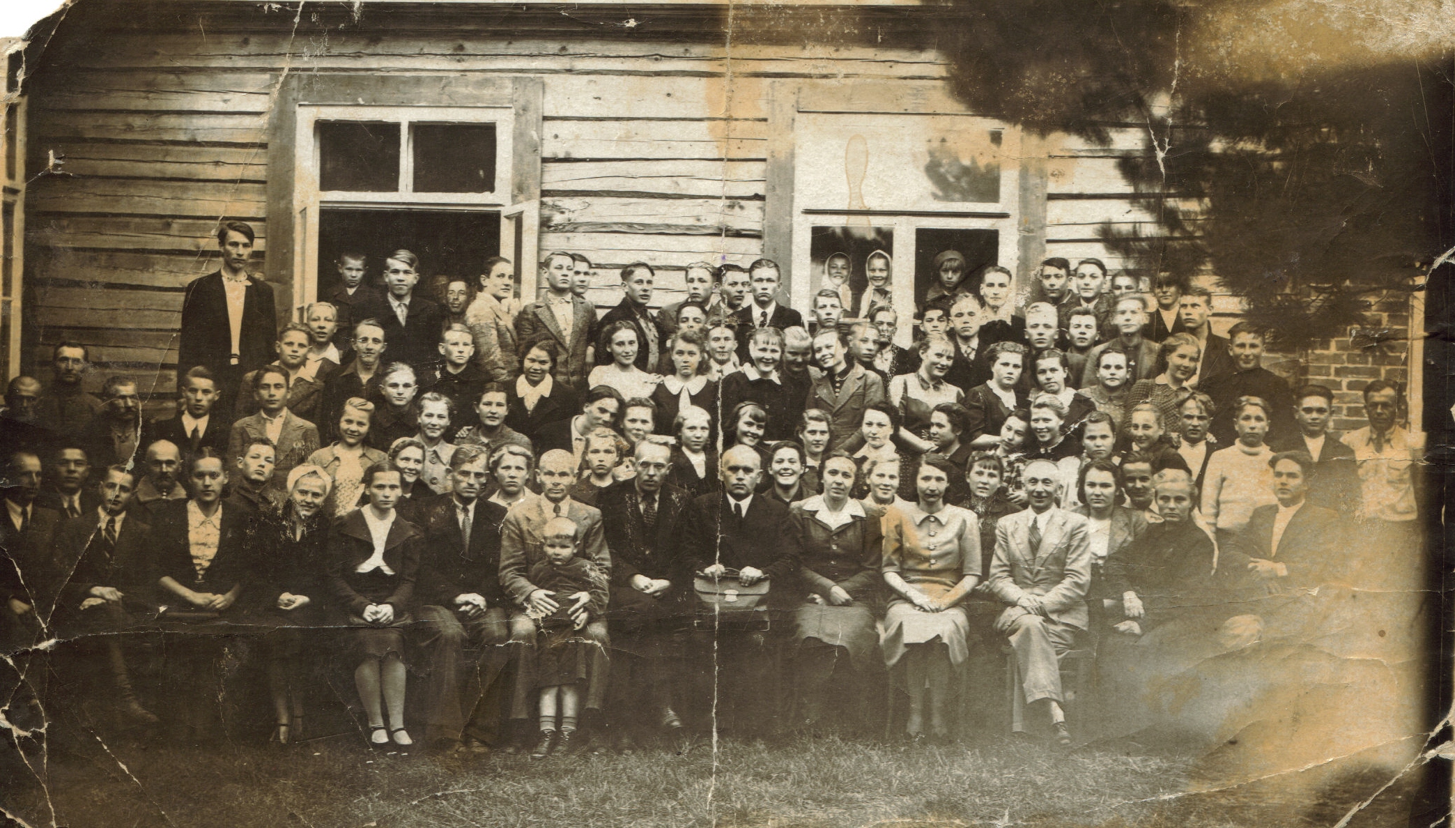 Uczestnicy Białoruskich Kursów Nauczycielskich w Brasławiu podczas niemieckiej okupacji. 1942 rok