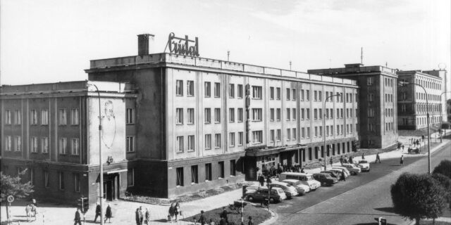 Do zwerbowania Anny L. jako tajnego współpracownika SB doszło 9 grudnia 1983 w hotelu „Cristal” w pokoju nr 18 Fragment pocztówki z czasów PRL