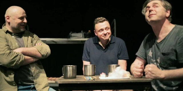 3. Fragment spektaklu „Zekameron”, opowiadającego o życiu więźniów politycznych w Białorusi za murami aresztu, niezależnej grupy teatralnej „Wolni Kupałowcy” na scenie Teatru Dramatycznego im. Aleksandra Węgierki w Białymstoku www.dramatyczny.pl