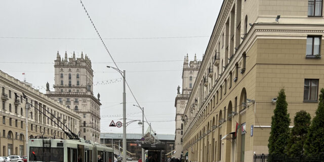 У Мінску каля чыгуначнага вакзала Фота Сяргея Александровіча